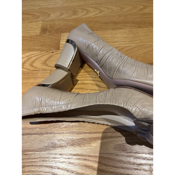 PRADA Nude tan Leather Gold Trim Chunky Heel Pump Flower Embellishment 38 1/2 8 - Picture 16 of 16
